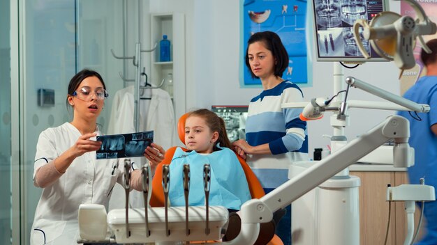 Jak Wybrać Idealny Kurs dla Przyszłych Asystentek Stomatologicznych?